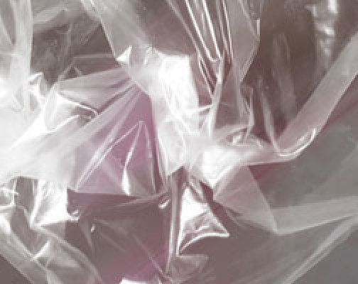 Plastikfolie - Plastikfolien mit "Der Sack" Big Bags entsorgen  Plastikfolien sind aus dem Alltag nicht mehr wegzudenken, aber wie kann man die Folien richtig entsorgen? Mit dem DER SACK – "Der Sack" Big Bag kann man die verschiedenen Plastikfolien und zusätzlich alle Baumischabfälle entsorgen.